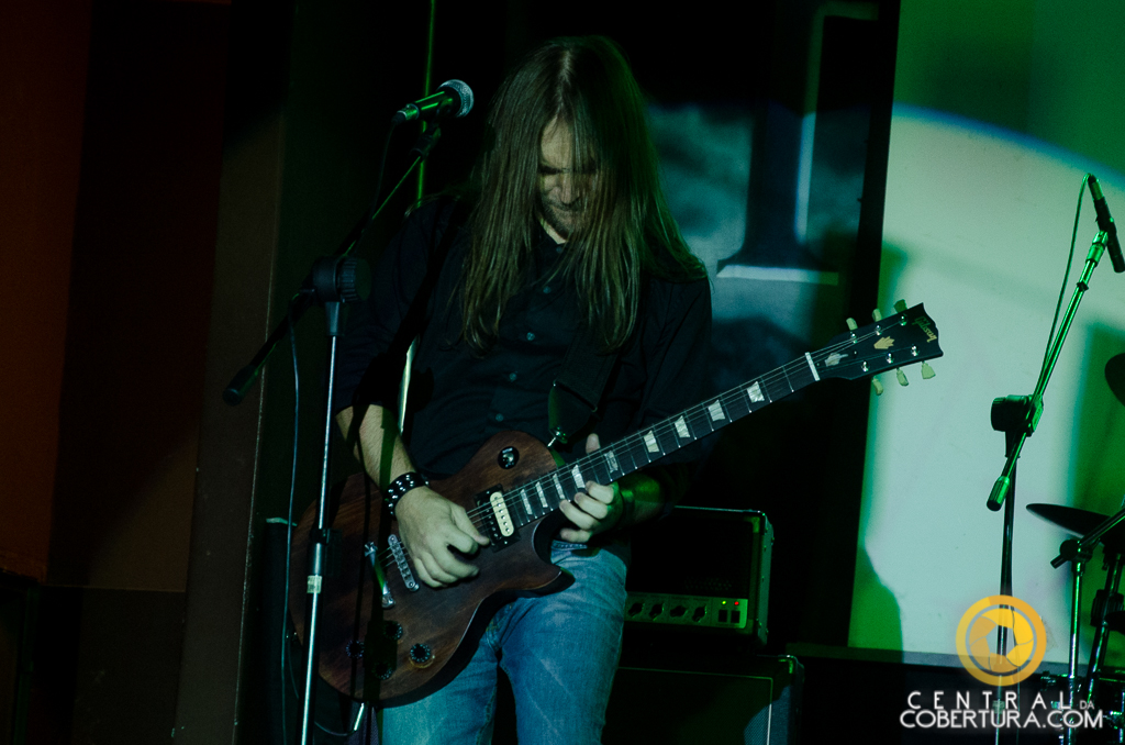 Noite de Metal no Gillan's Inn English Rock Bar com Rexor